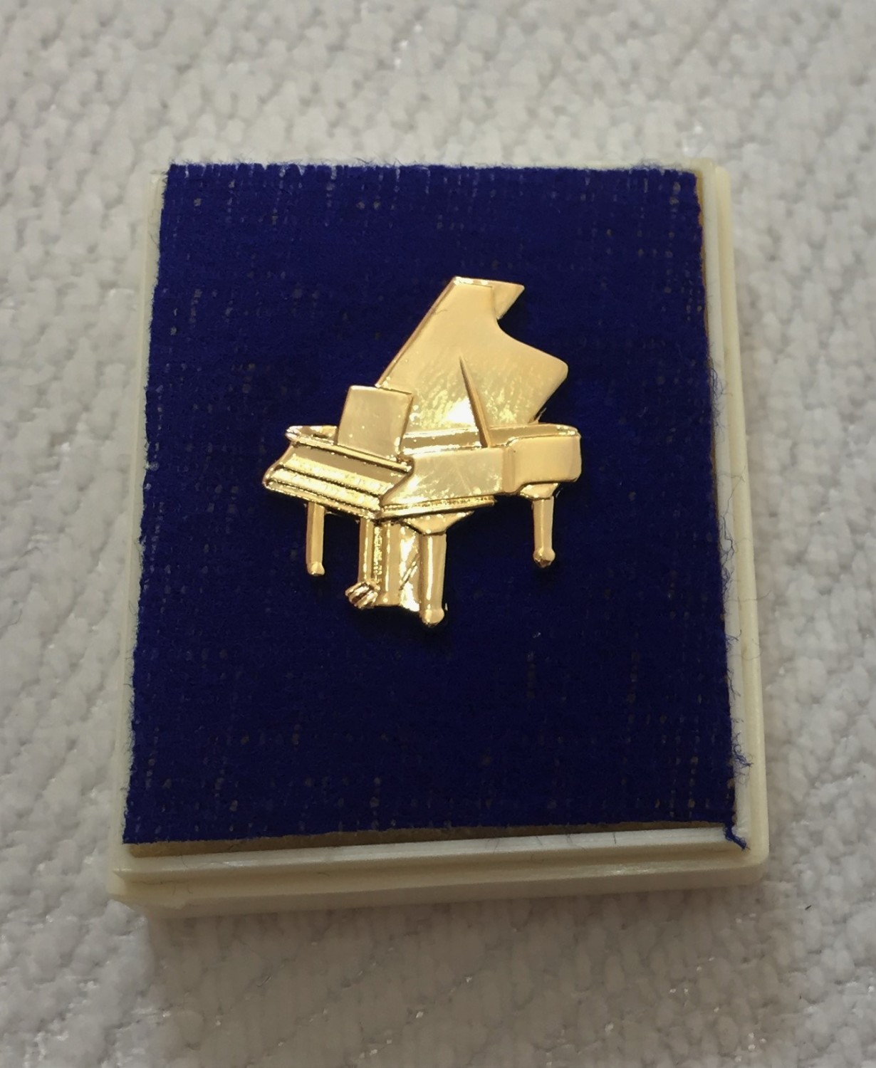 Altın Kaplama Pianolu Pin