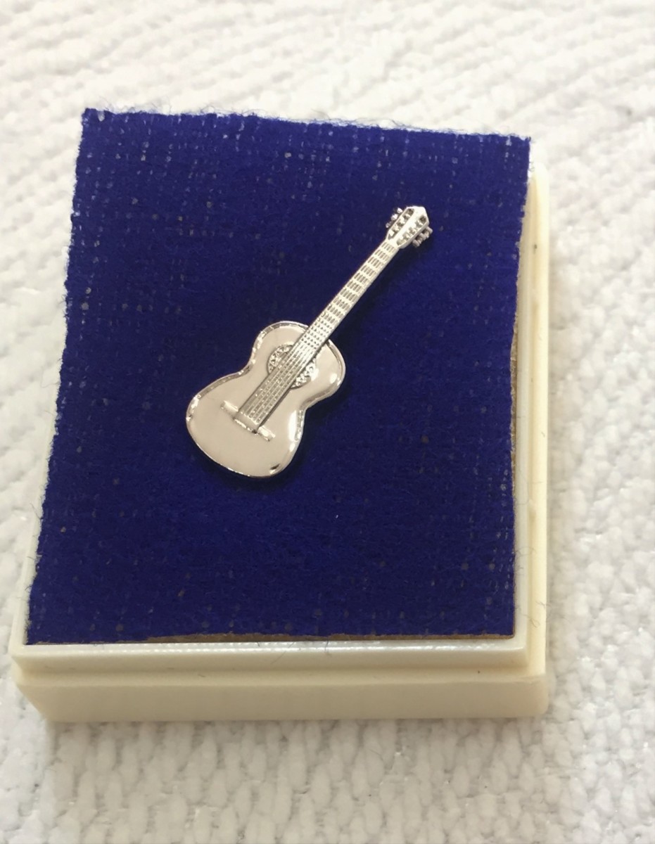 Gümüş Kaplama Klasik Gitarlı Pin - G&G