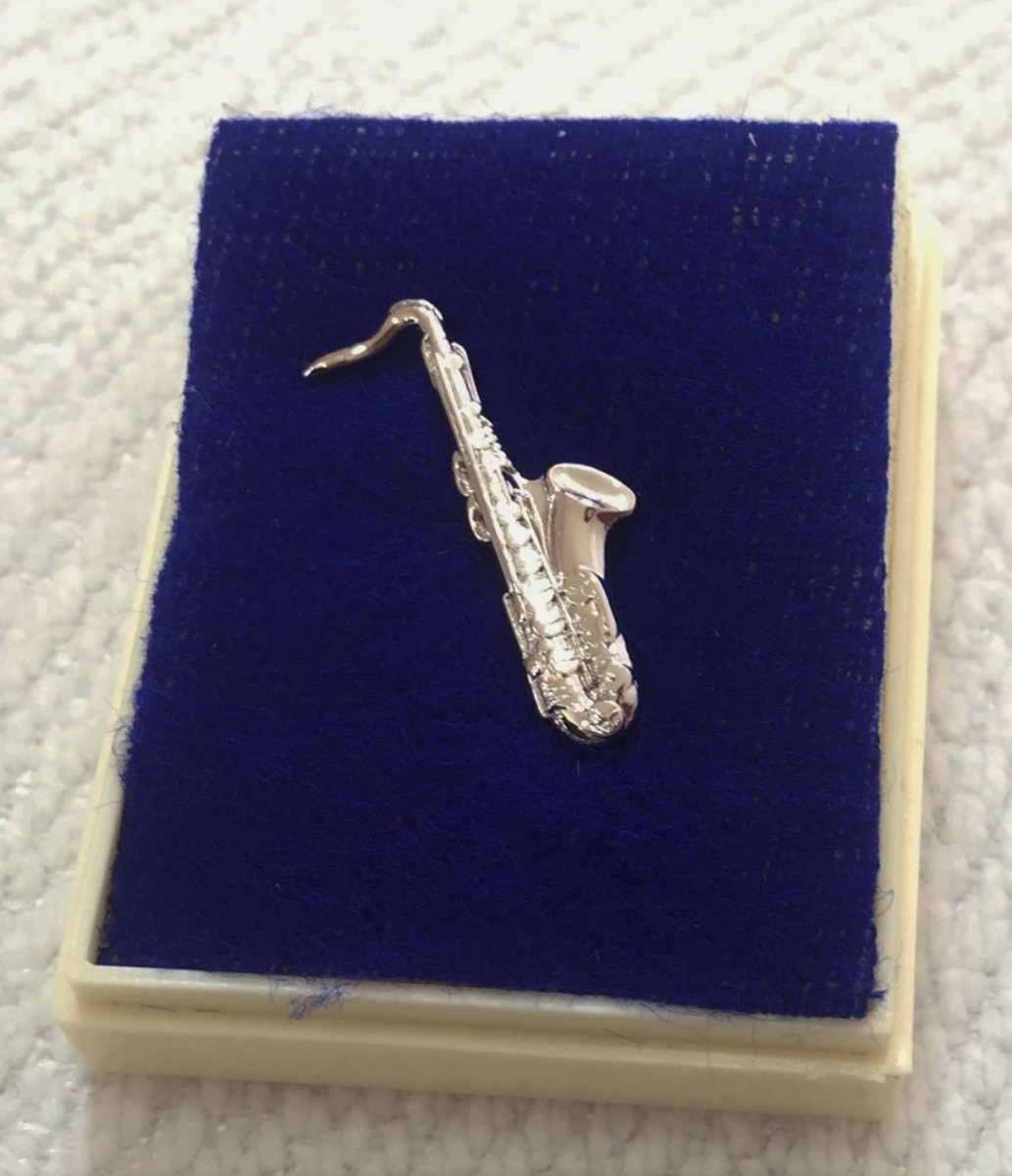 Gümüş Kaplama Saksafonlu Pin - G&G