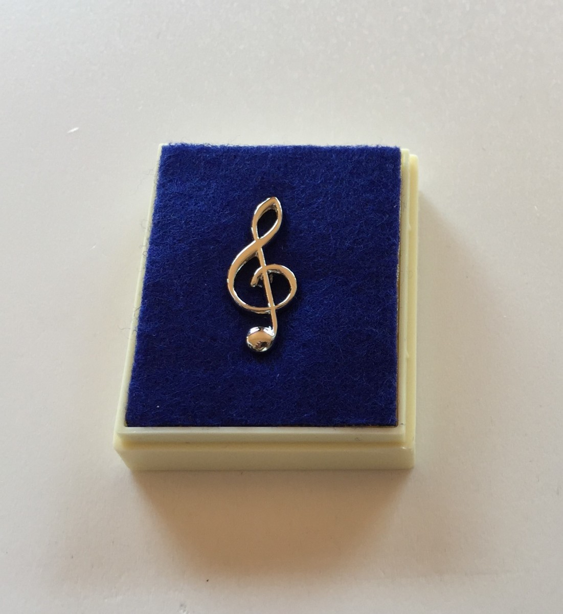 Gümüş Kaplama Sol Anahtarlı Pin - G&G