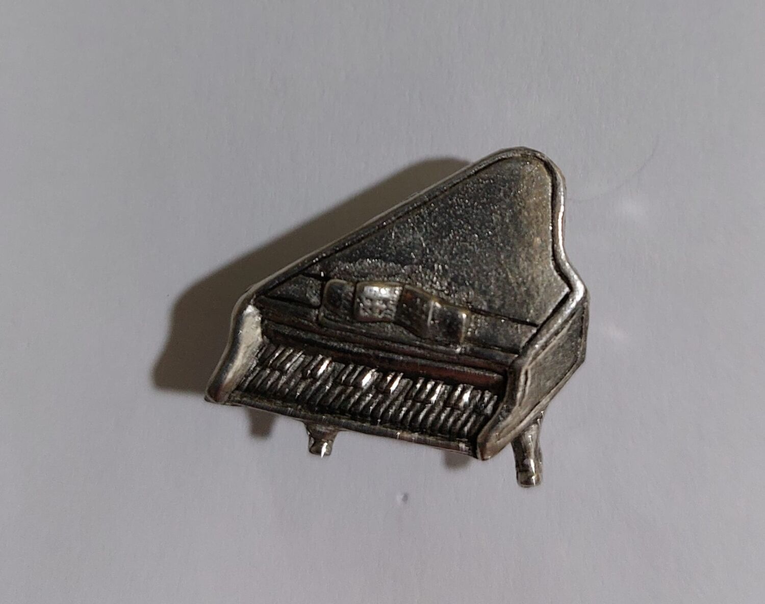 Piyano Şeklinde Yaka İğnesi - 1