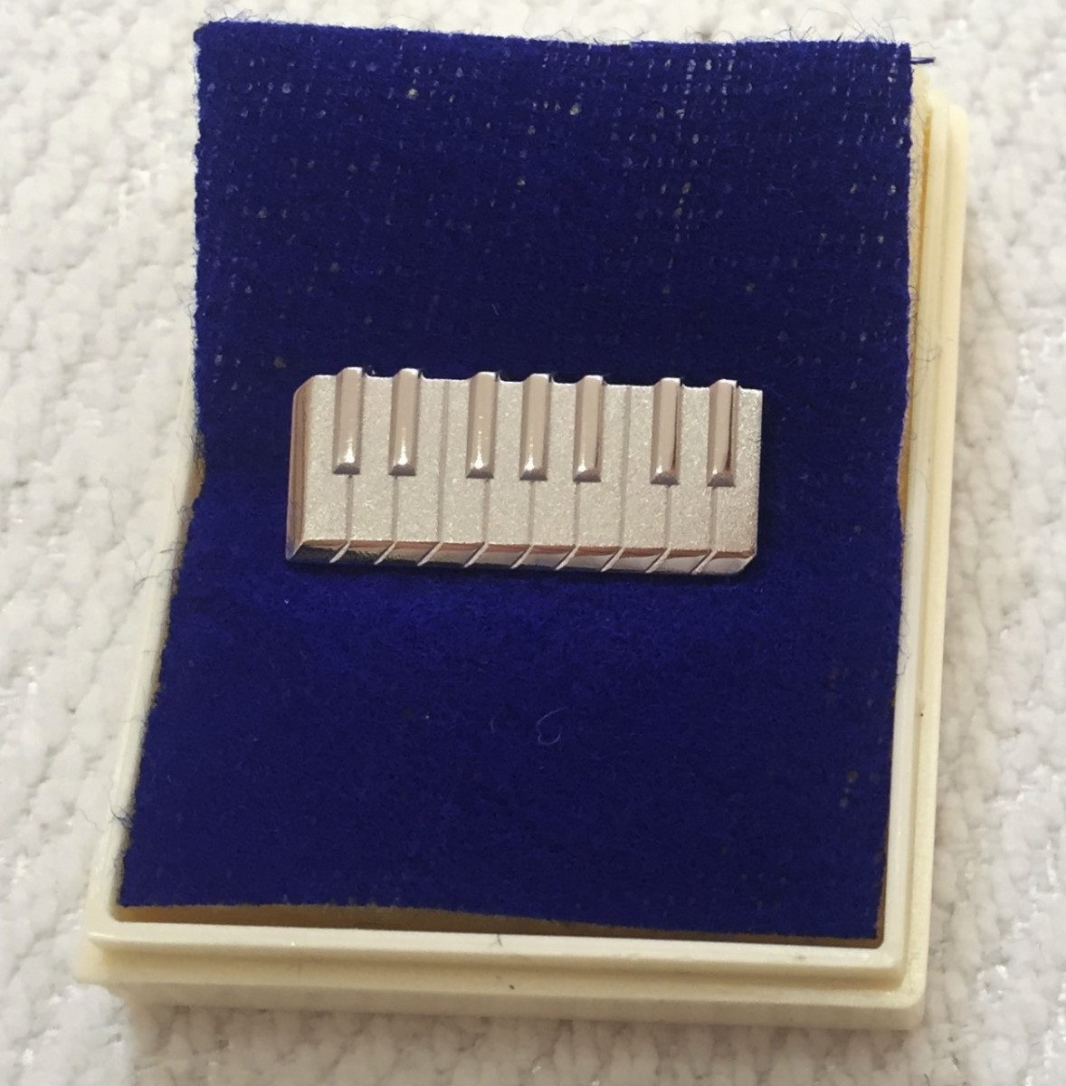 Gümüş Kaplama Klavyeli Pin - G&G