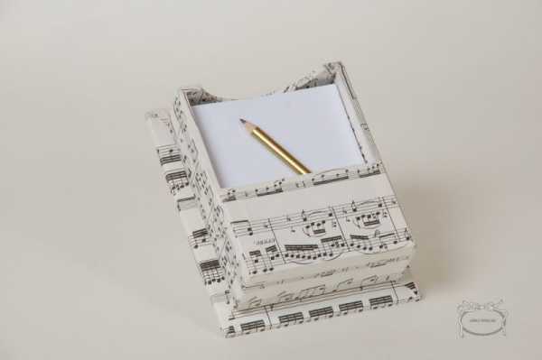 Beethoven Notalı Kutuda Not Yaprakları
