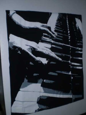 Siyah Piyano Çalan Eller Tişört - Thumbnail