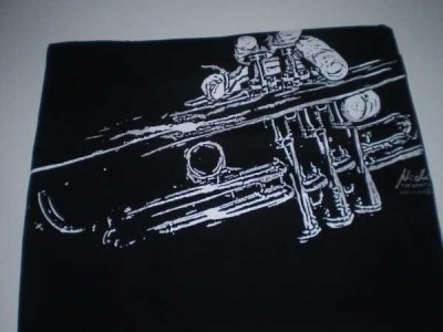 Siyah Trompet Çalan El Tişört - Musikboutique
