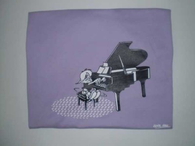 Piyano Çalan Çocuk Mor Tişört - Musikboutique