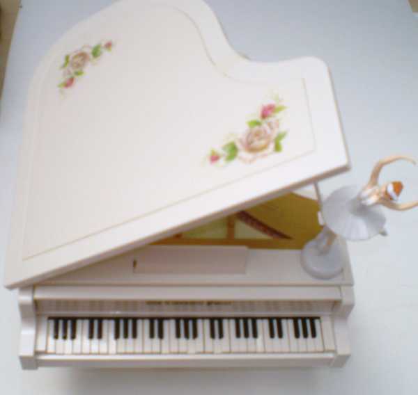 Balerinli Beyaz Kuyruklu Piyano Müzik Kutusu